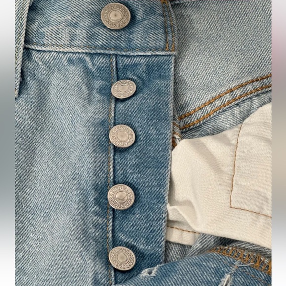 Levi's 501 Button Fly Distressed Jean Shorts W27 Light Wash Cut Offs Women's - Picture 12 of 12